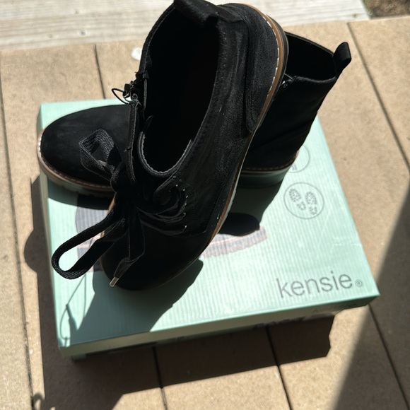 Kensie boots color black size 8 - Picture 2 of 4